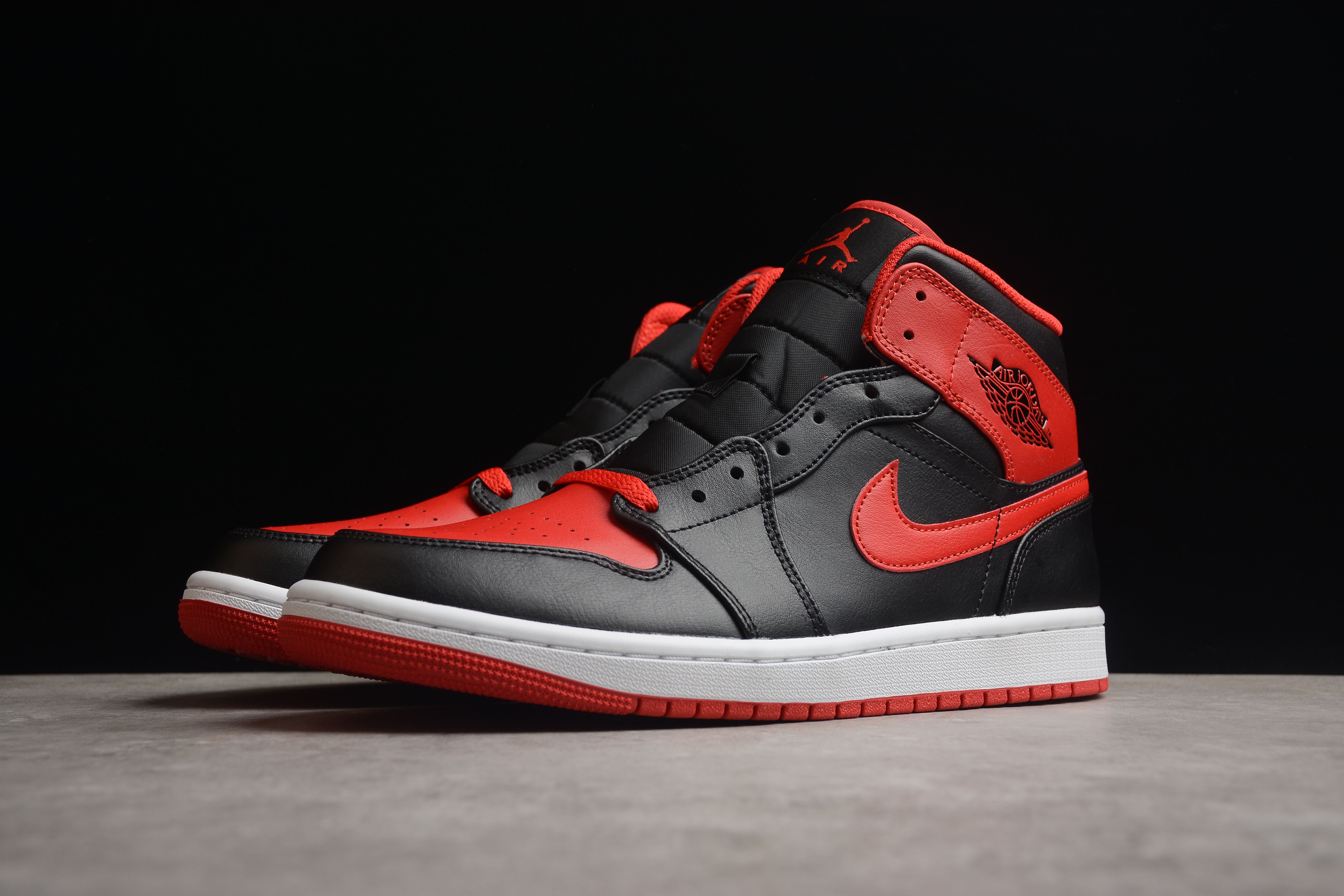 AIR JORDAN 1 MID "ALTERNADE BRED" - DQ8426-060