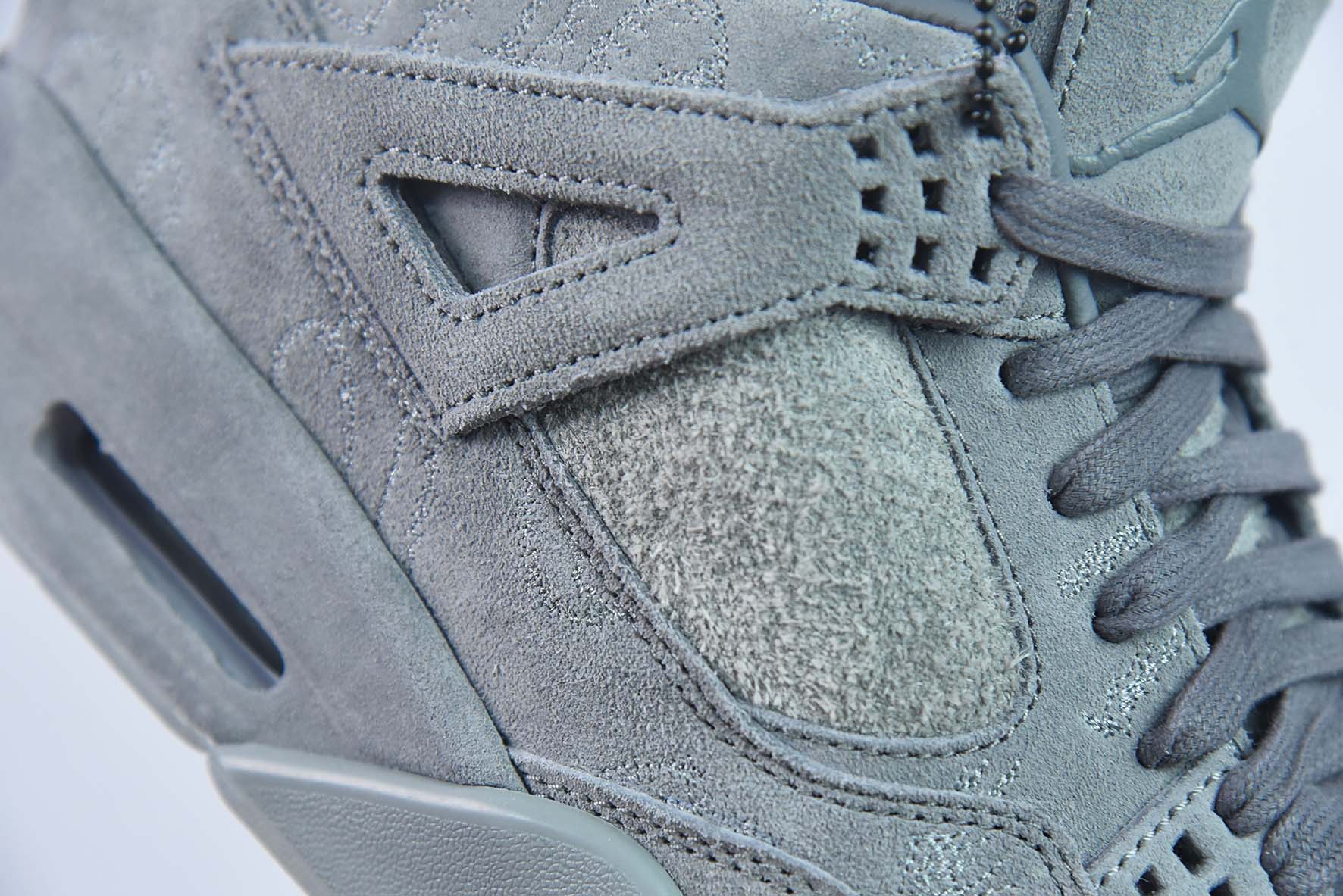 AIR JORDAN 4 x KAWS "DARK GREY"