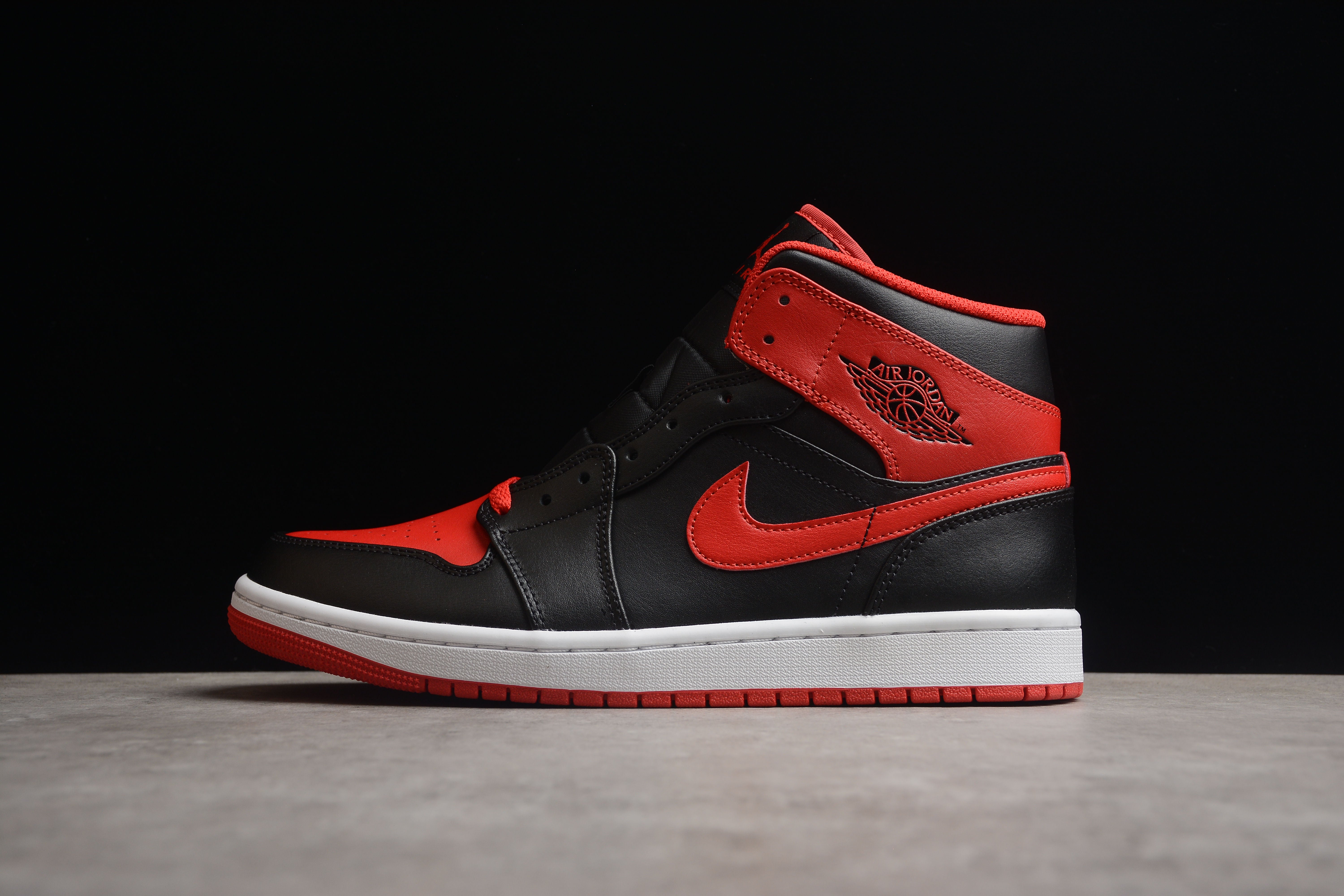 AIR JORDAN 1 MID "ALTERNADE BRED" - DQ8426-060