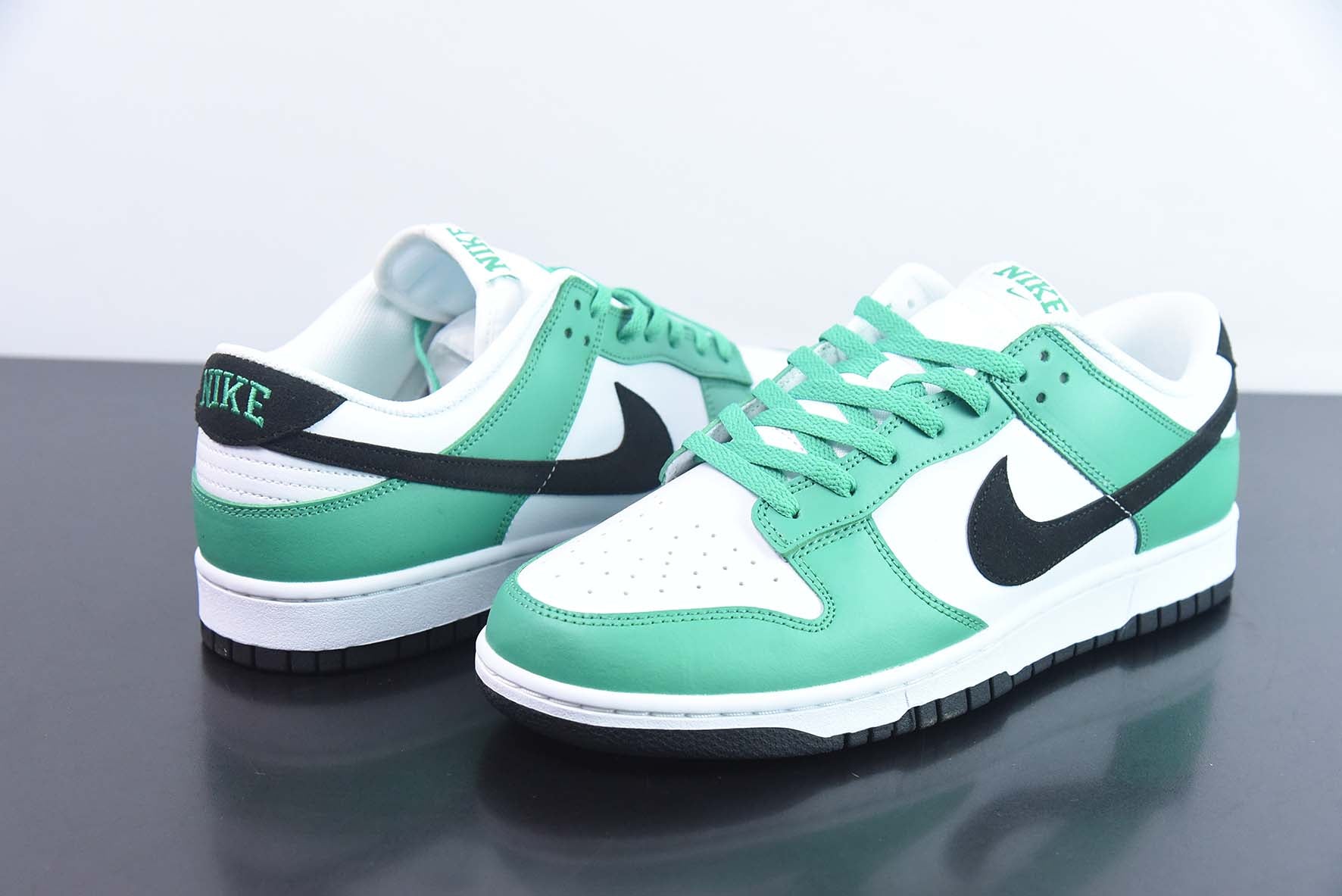 NIKE DUNK LOW SE "LOTTERY GREEN" -  FN3612-300