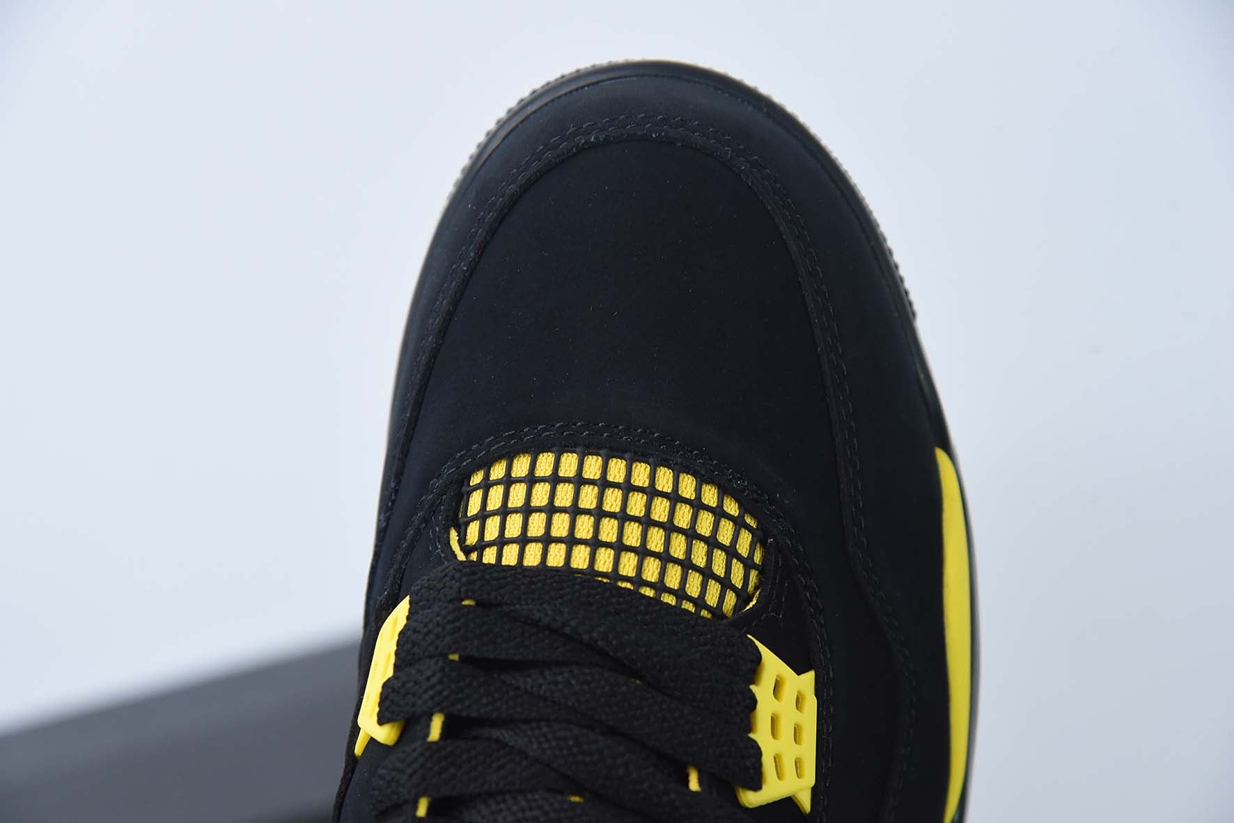 AIR JORDAN 4 "YELLOW THUNDER"