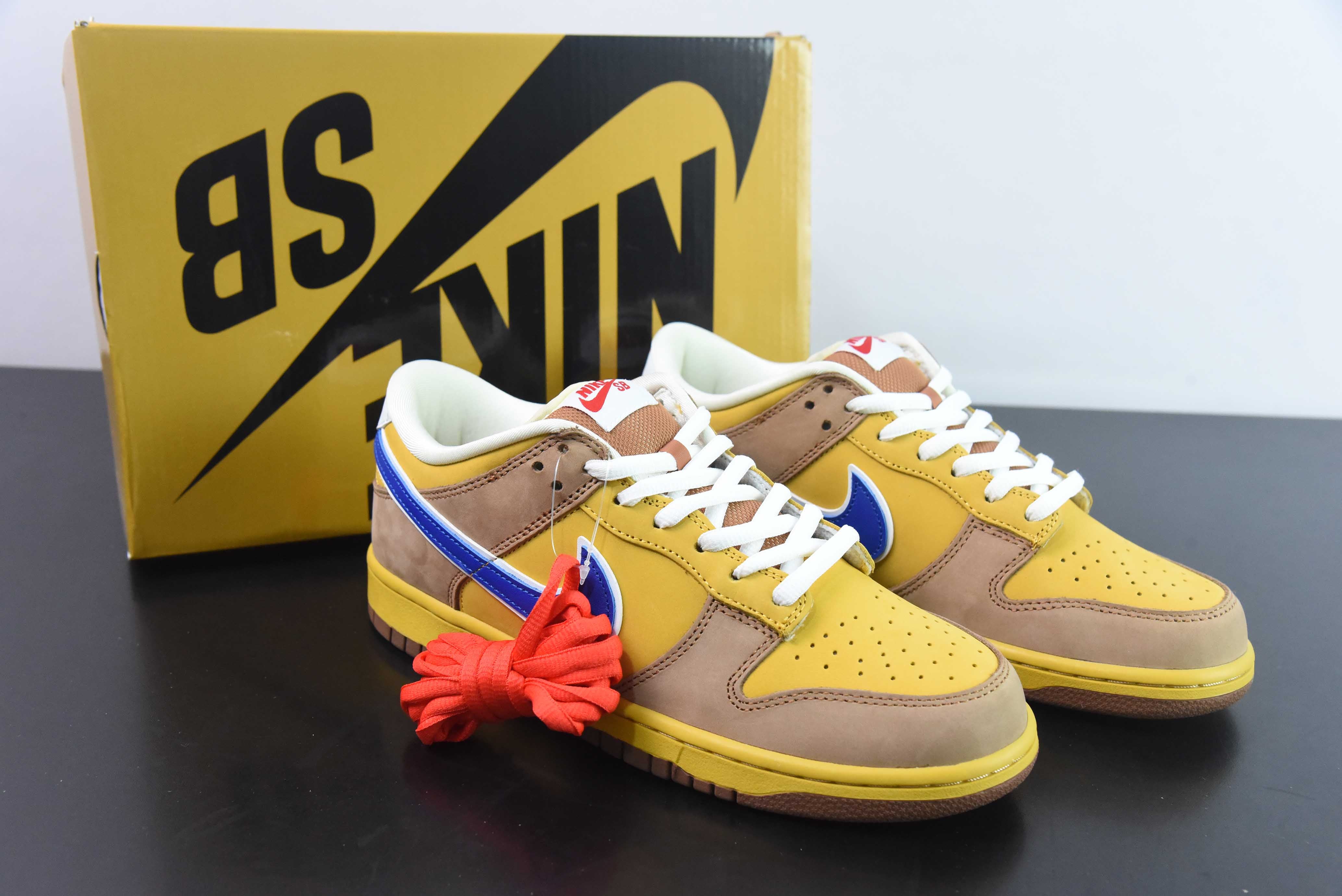 NIKE SB DUNK LOW “NEWCASTLE BROWN”