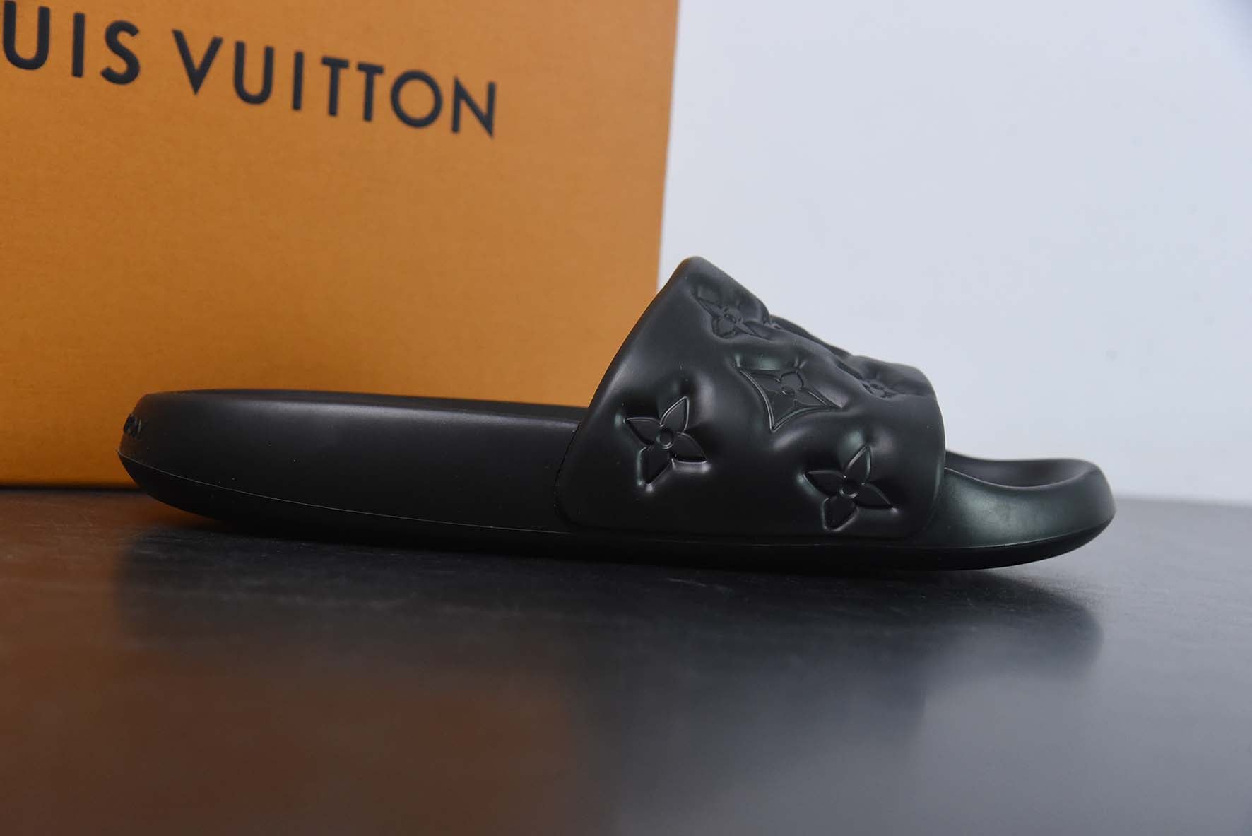 SLIDE LV WATERFRONT "MONOGRAM" BLACK