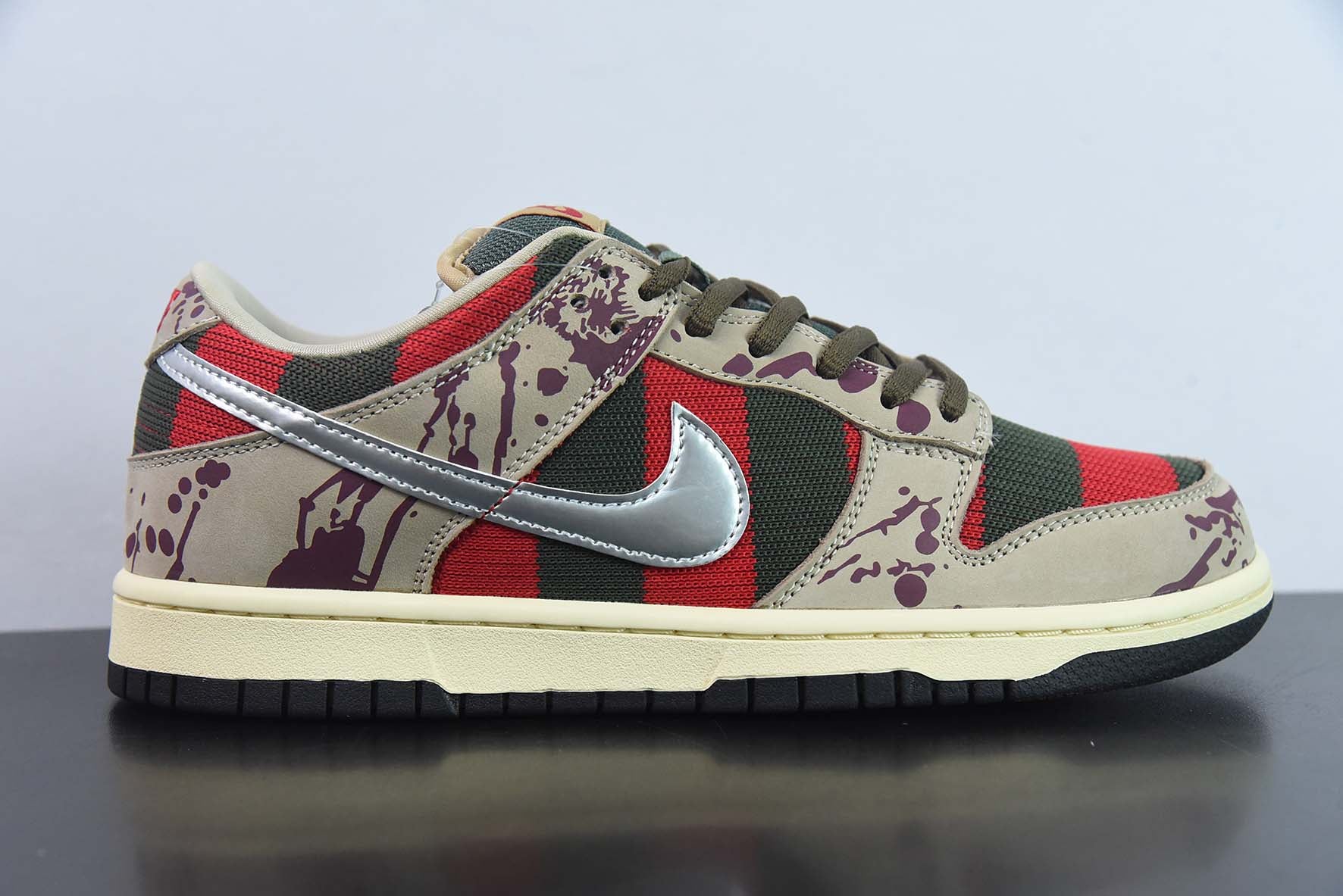 NIKE SB DUNK LOW "FREDDY KRUEGER"