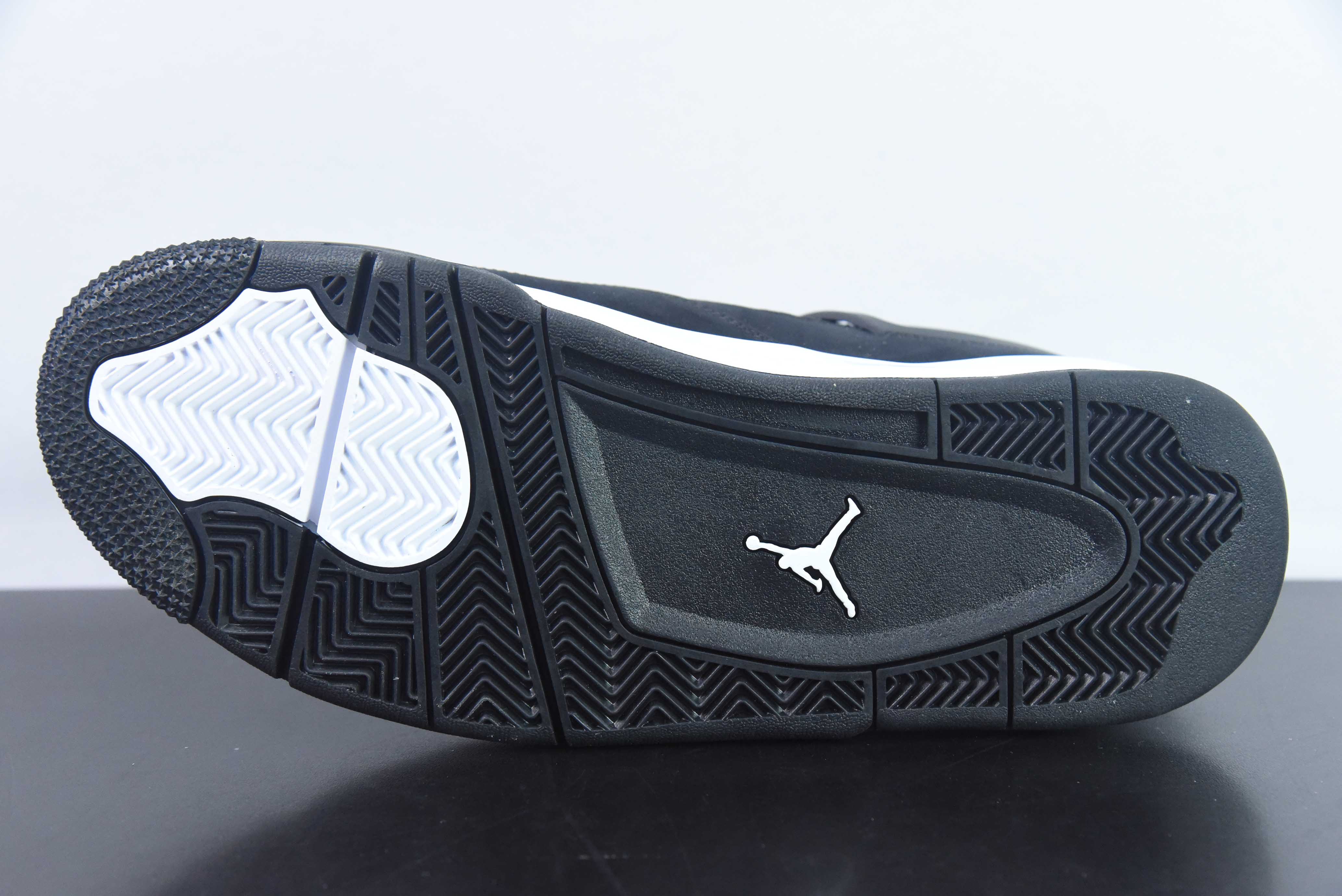 AIR JORDAN 4 "BLACK/WHITE"