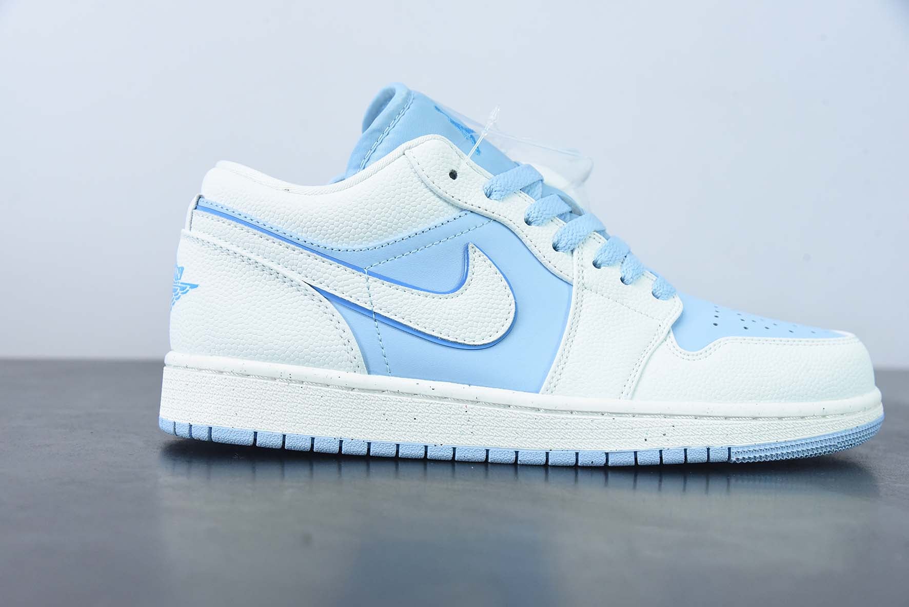 AIR JORDAN 1  "ICE BLUE" - DV1299-104