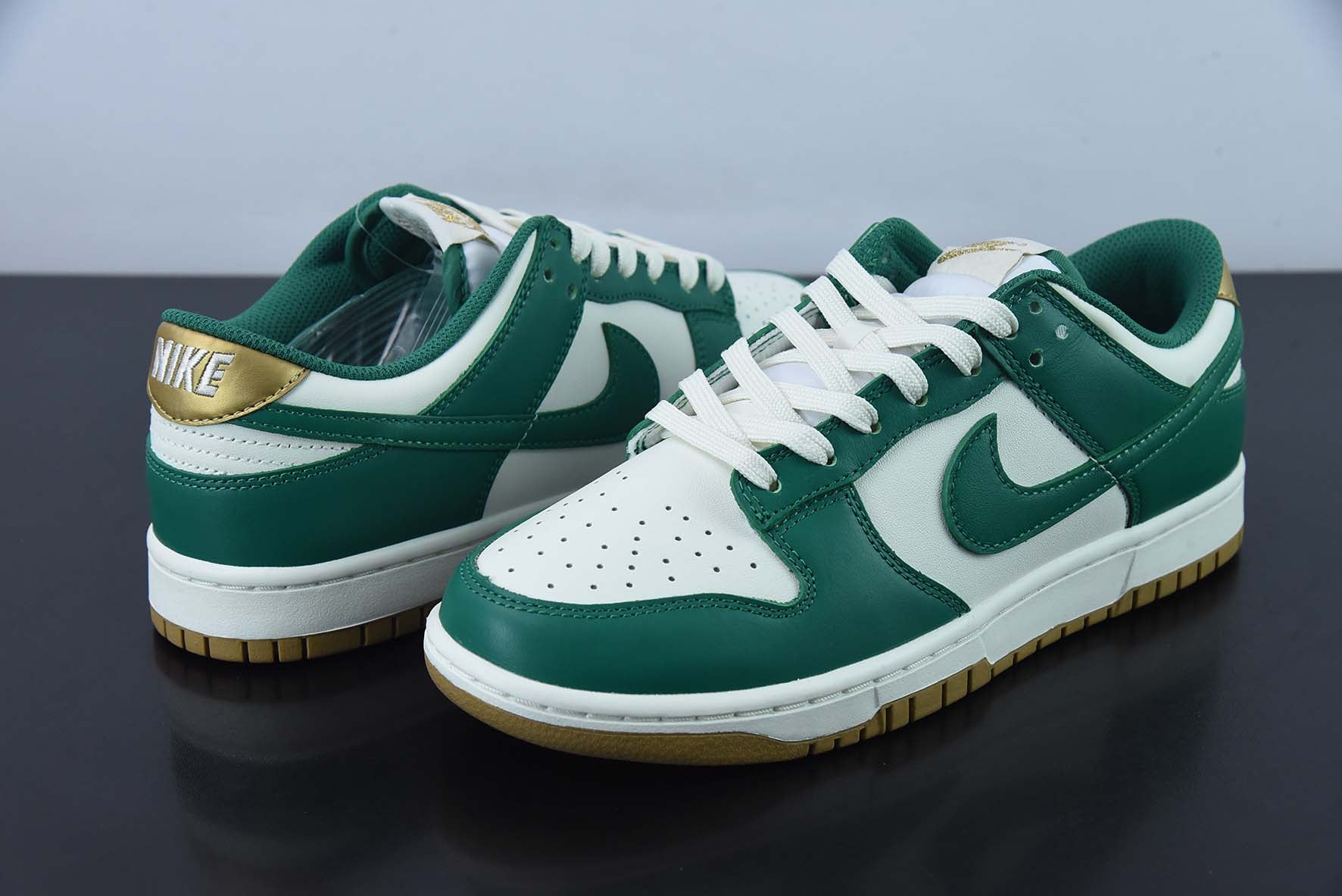 NIKE DUNK LOW "GREEN AND GOLD"  - FB7173-131