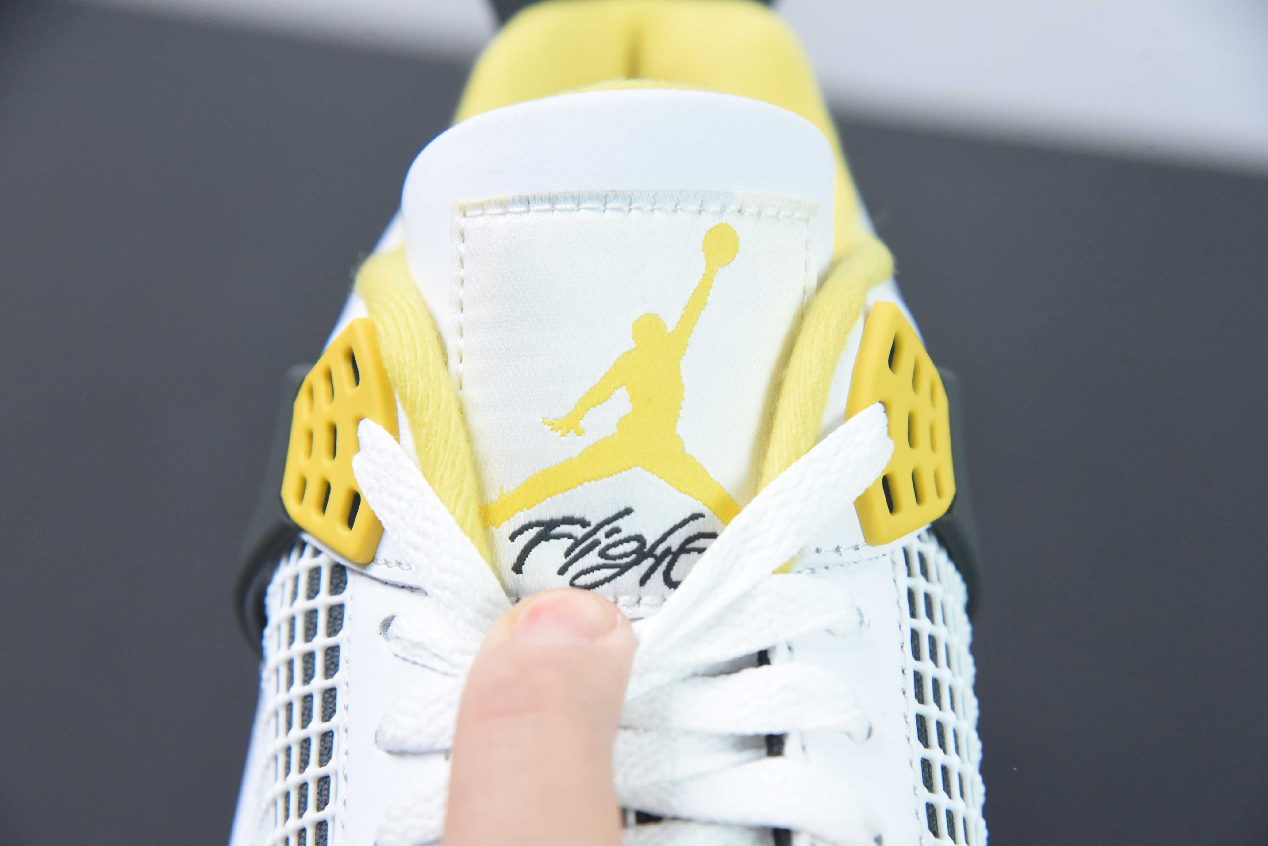 AIR JORDAN 4 "VIVID SULFUR"