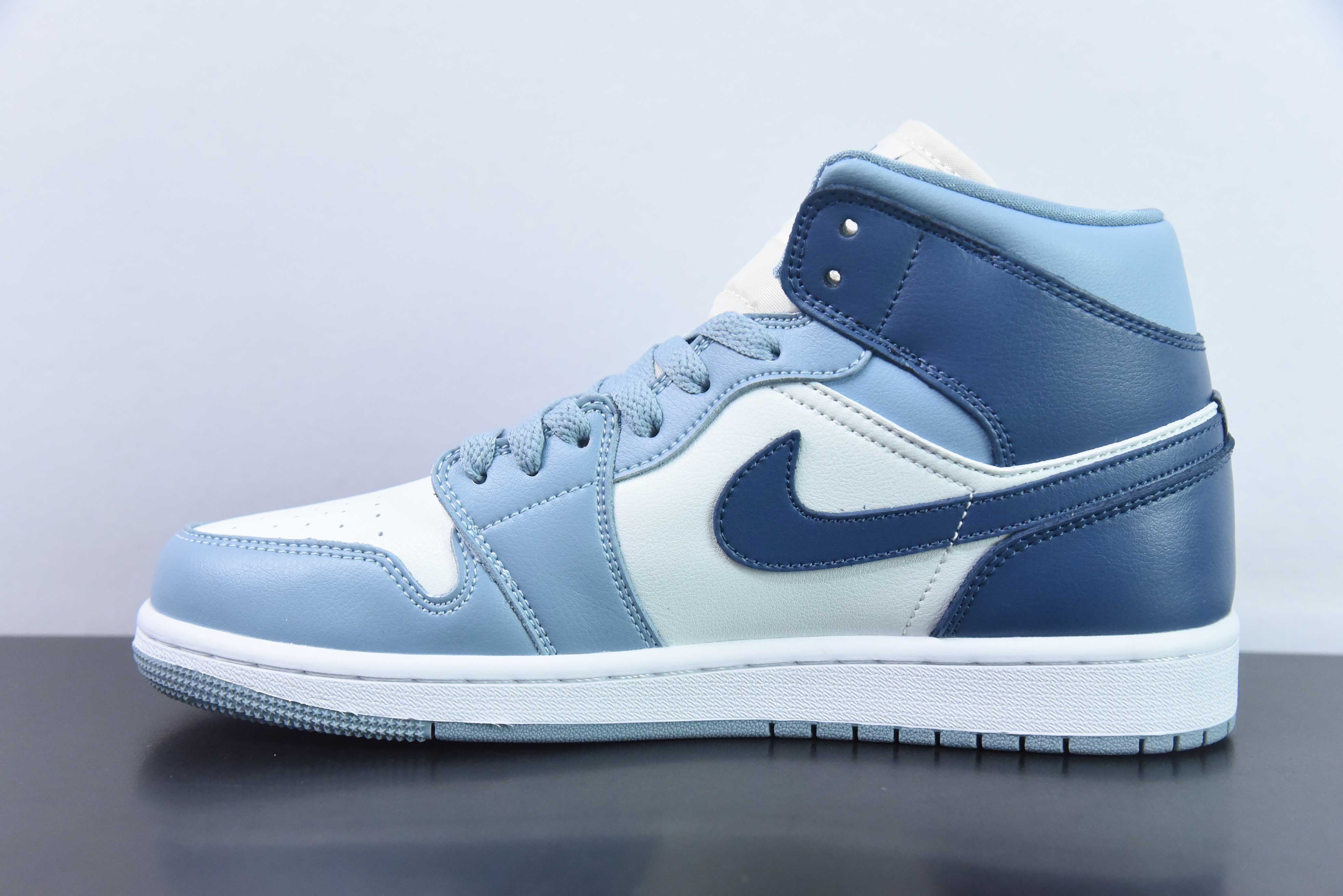 AIR JORDAN 1 MID "MYSTIC NAVY"