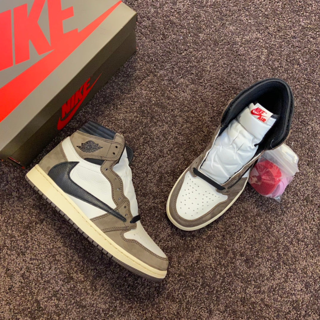 AIR JORDAN 1 HIGH x TRAVIS SCOTT - CD4487-100